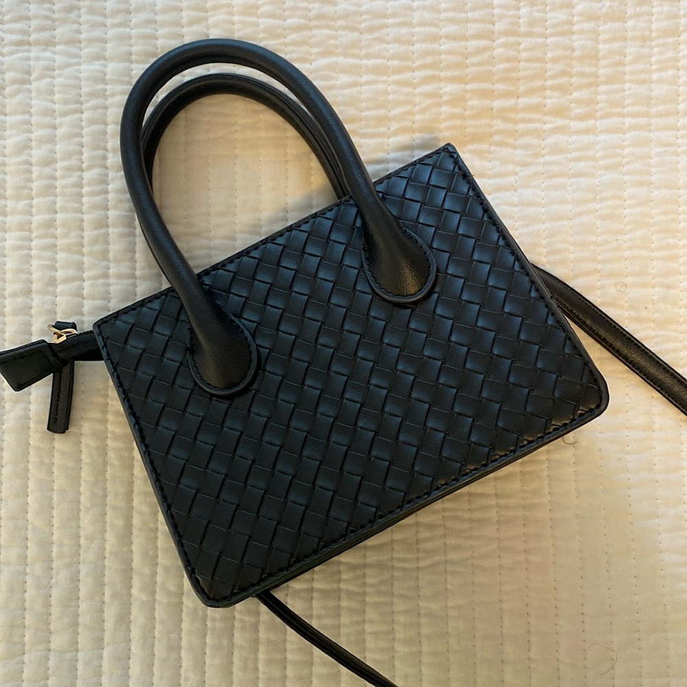 SMALL WOVEN BAG